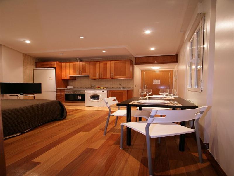 Madrid Gran Via, Behap Apartments Bagian luar foto