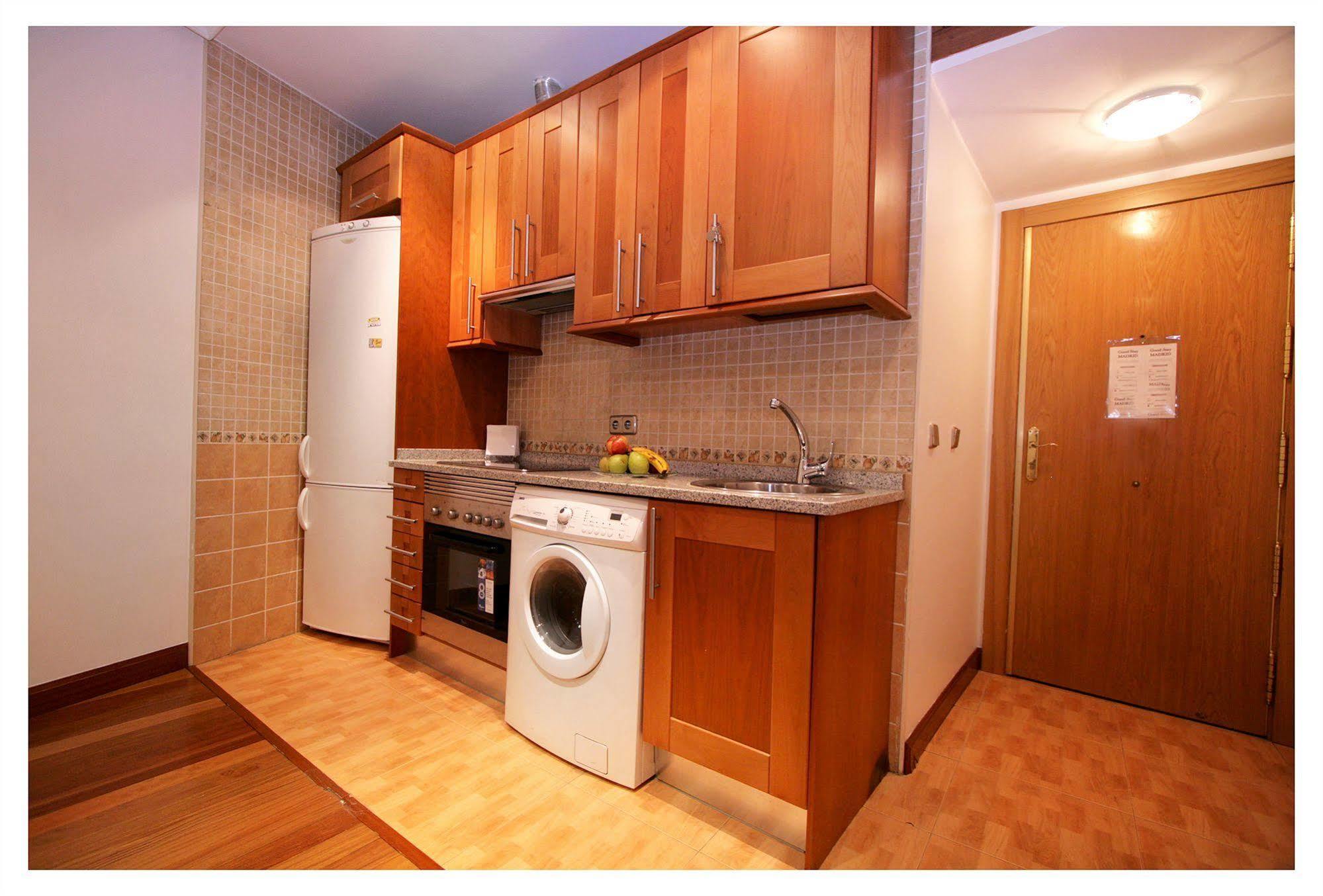 Madrid Gran Via, Behap Apartments Bagian luar foto